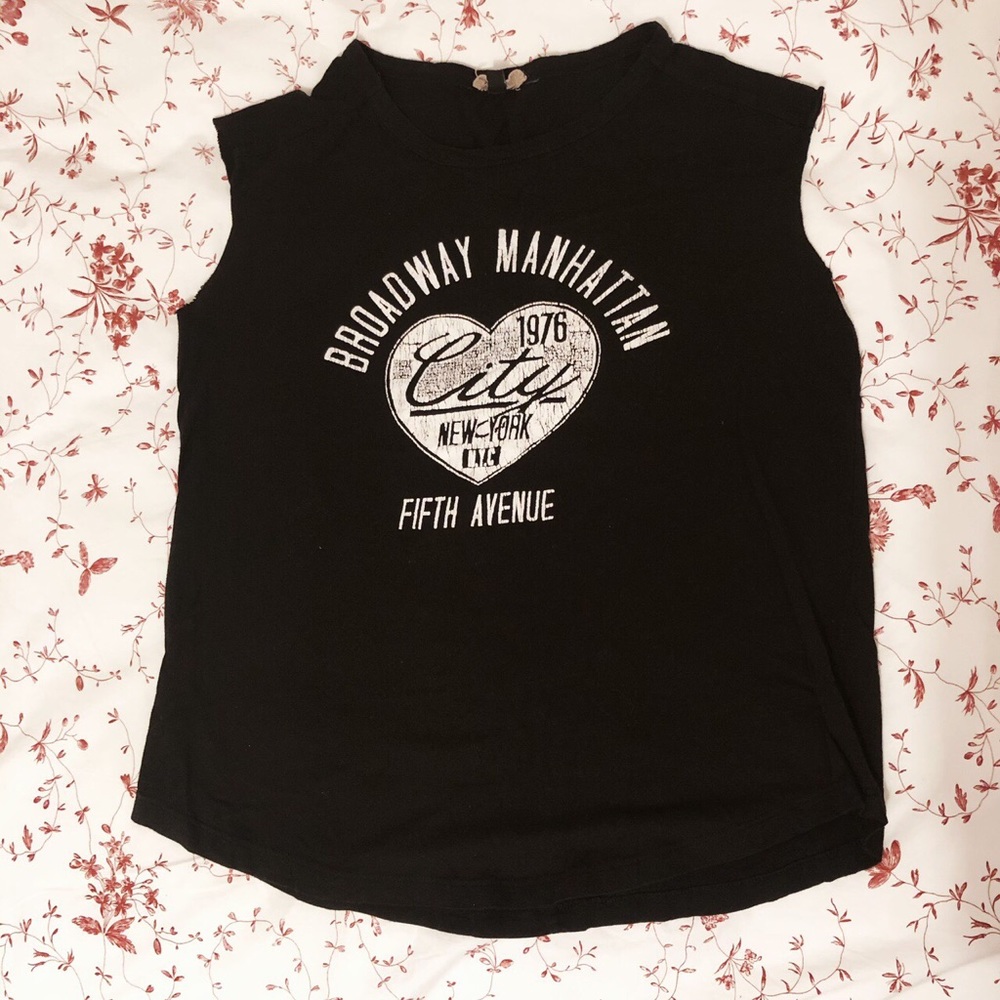 black graphic workout top 🖤
